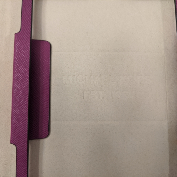 💥💥Michael Kors Leather iPad mini case in purple - Picture 4 of 5